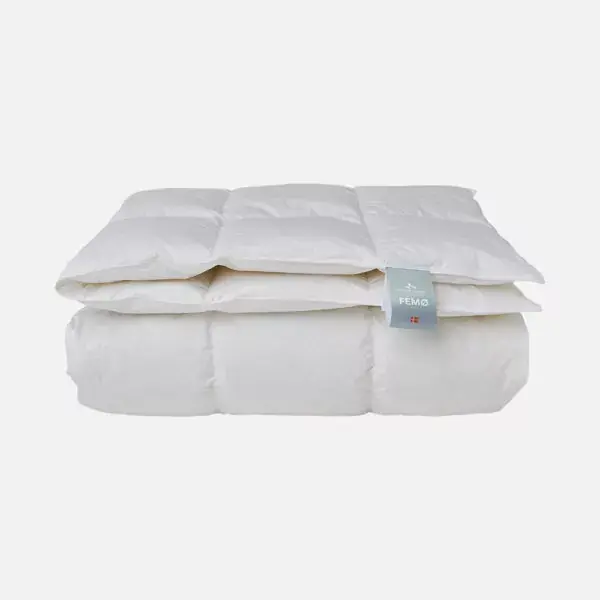 Femø Moskus helårsdyne fra Quilts of Denmark i hvid dun
